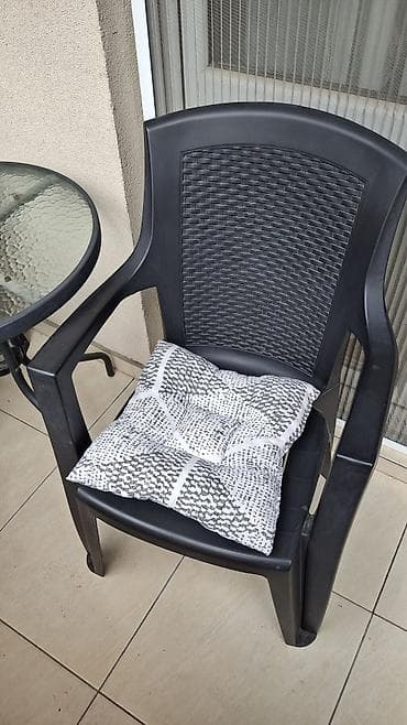 plastične stolice: Baštenski set – sto i dve stolice - Sastav: okrugli sto sa staklenom — 3