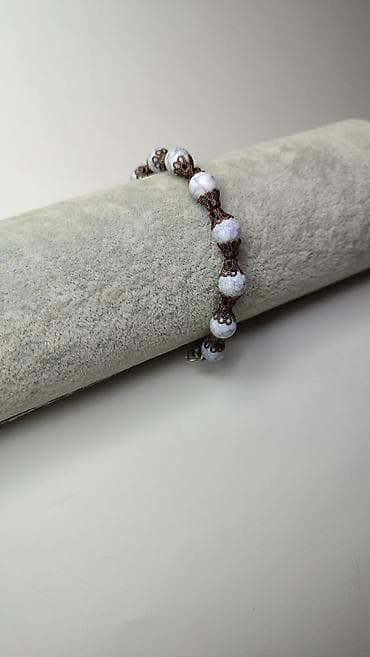 muski digitalni satovi: Narukvica sa perlama od belog “pucanog” stakla i antik bronz detaljima — 1