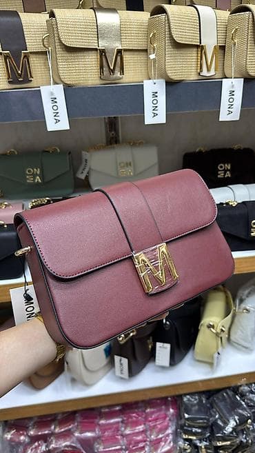 mona haljine svecane: Ženska torba MONA – elegantna crossbody/ramena torba sa zlatnim “M” — 6