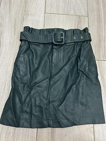 ZARA suknja od eko-kože sa kaišem - Model: mini suknja sa visokim
