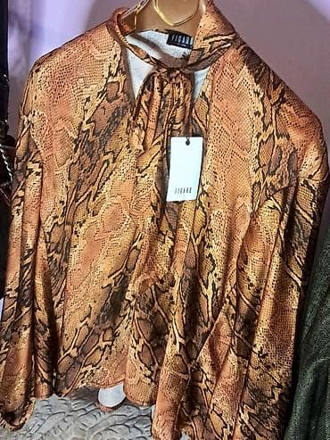 Ženska odeća: - Crne široke pantalone sa visokim pojasom ukrašenim velikim metalnim — 5