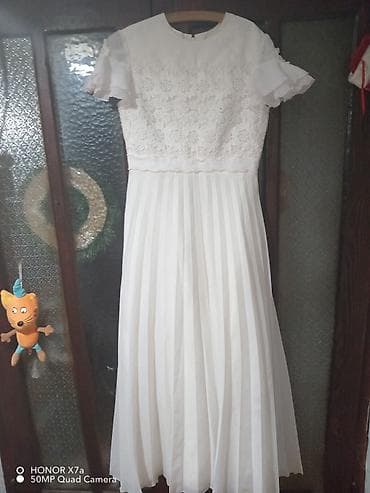cipele za haljinu: Belo elegantno haljina midi dužine sa cvetnim čipkanim gornjim delom i — 4