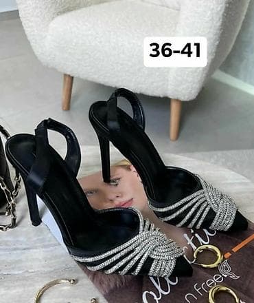 Espadrile: Elegantne ženske cipele i sandale sa kristalnim detaljima - Model 1 — 2