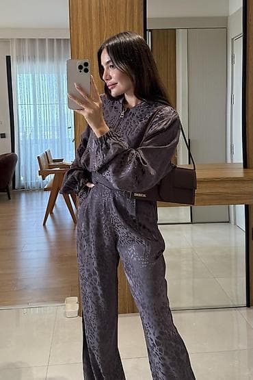 Ženska odeća: 🩶Komplet
Cena 6100
Vel.S m l
V55 — 2