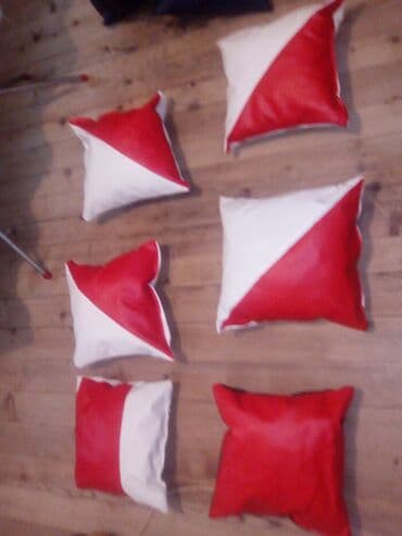 ugaona garnitura u p: Jastuci dezen po izboru — 3