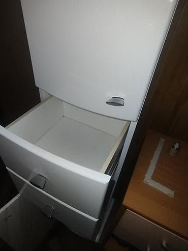 gaj stolice cena: Uski beli ormarić za odlaganje – praktičan i elegantan — 3