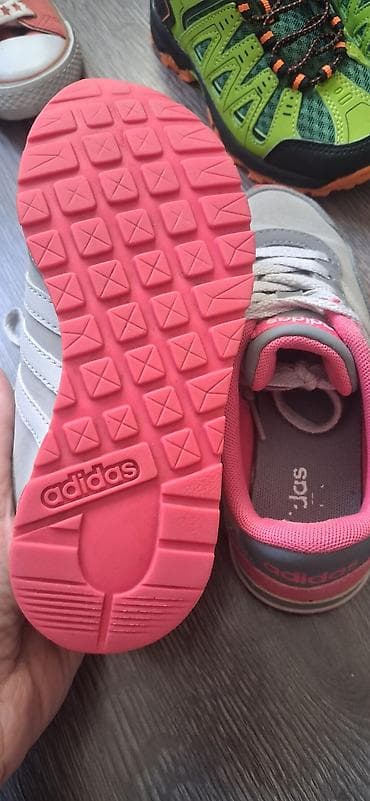 kraljevsko plave haljine: Adidas dečije patike sa pertlama - Model: klasičan Adidas — 4