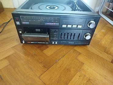 Fisher stari retro radio sa gramofonom i kasetom. Nema poklopac,ruka