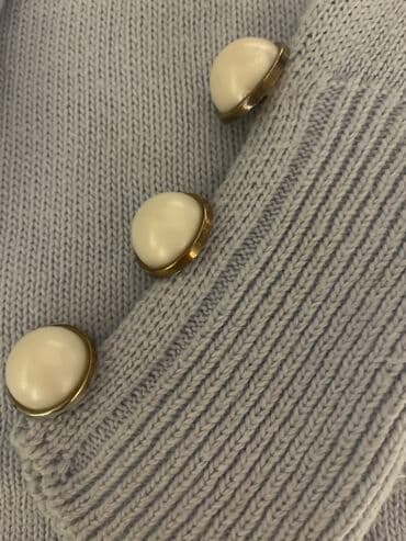 Women's Clothing: Pleten komplet (džemper i pantalone) u svetloplavoj nijansi. - Gornji — 1
