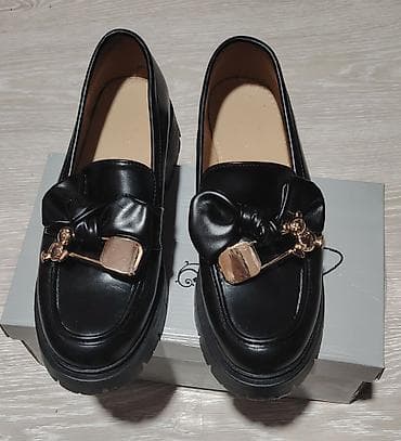 mrezaste cipele: Ženske loafer cipele – crne - Materijal: glatka eko koža spolja; — 1