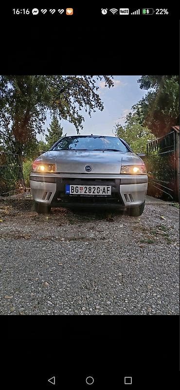 Prodaja automobila: Fiat Punto II, trovratni hečbek, siva metalik boja. Registarske — 2