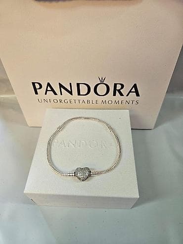 Privesci za ključeve: Pandora narukvica sa privescima – originalni set - Brend: PANDORA - — 3