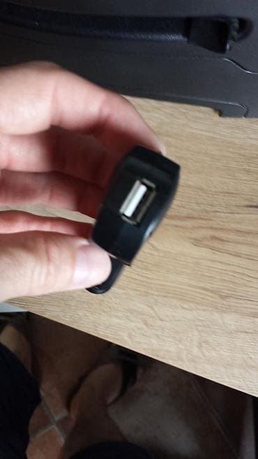 moj prvi tablet: USB auto punjač za upaljač 12–24V Kompaktan auto punjač koji se — 2