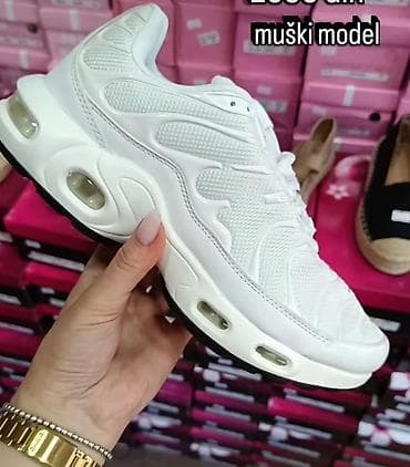 stradivarius beograd: 41-45
Cena 4000
din
D🧡 — 1