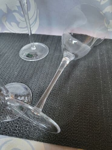 swarovski case za vino cena: Case nove za vino iz 2009g. Sve na casama odsjaj od svetla. Komada 6 — 9