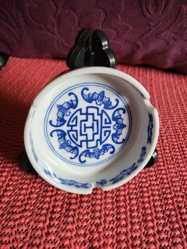 projektor 8 mm: Kineska nova pepeljara 70te. Visina. 3cm. Precnik. 8,5cm — 2