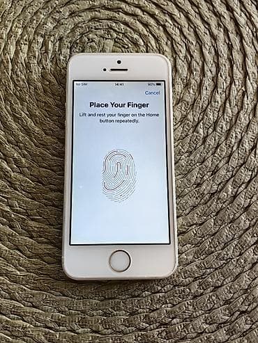 lil solid 2.0 crveno svjetlo: Iphone SE 2016 beli sa 64 gb memorije, otključan za sve mreže. Telefon — 4