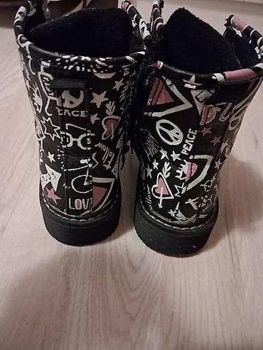 patike sa leptirima: Dečje čizme sa pertlama, crne sa šarenim printom (beli i roze motivi — 5