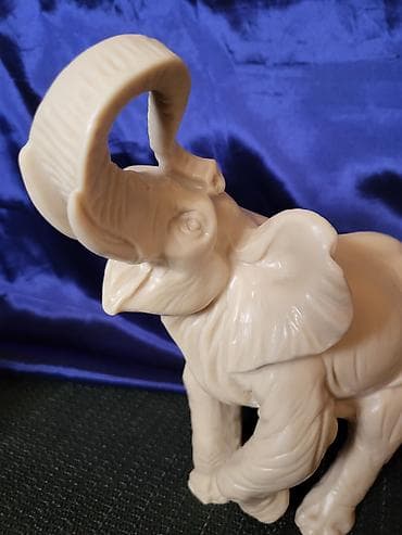 kalendar 1982 godine: Figura nova slona,itakijanski alabaster 1970/80ta godina. Masivna — 4