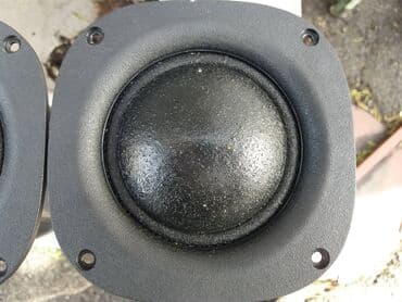 bežični zvučnici: Seas-srednji br.2; 13x13cm; 8 oma. 
ispravni. 
fixno 130e — 3