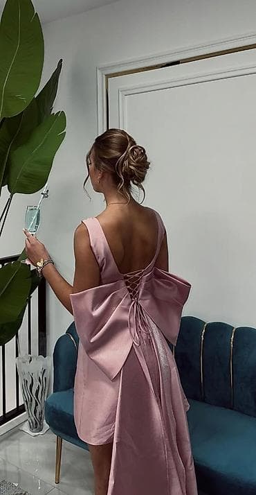 Haljine: Ketrin (brokat) haljina, nošena jednom, plaćena 16. 000din. Bila na — 1