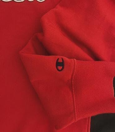 red bull duks: Champion crveni duks sa rundekolom (crewneck) - Model: Champion — 4