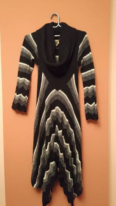 Women's Clothing: Crno-siva haljina od pletene pamučne trikotaže sa velikom rol kragnom — 1