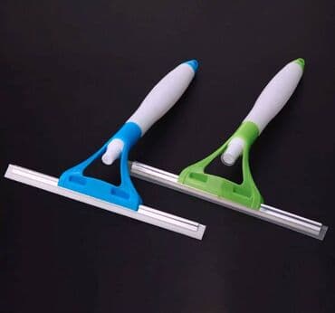 Nova prskalica i brisač za staklo 2 u 1. Napravljena je od ABS i PE na lalafo.rs Nova prskalica i brisač za staklo 2 u 1. Napravljena je od ABS i PE