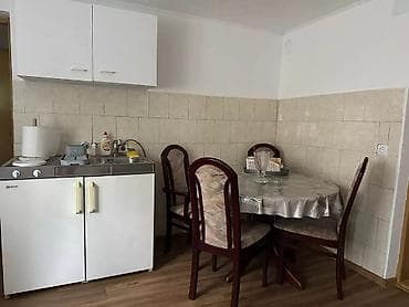 jeftine kuce petrovac na mlavi: Izdaje se vikendica od 40m2 u Kajtasovu. Kapaciteta do 4 osobe. Cena — 6