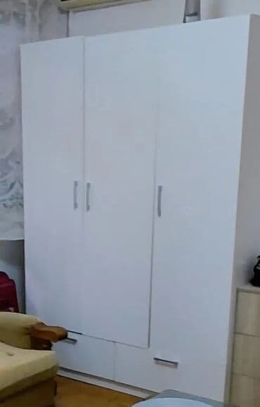 Stolovi: Trokrilni garderober – bela boja - Moderan, minimalistički dizajn u — 3