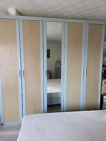 Na prodaju kompletna spavaca soba. Tragovi koriscenja su minimalni