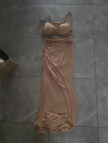 Overalls: Dvodijelni komplet haljine u bež/karamel nijansi: - Gornji deo: top sa — 1