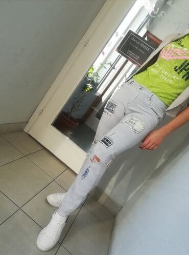 pocepane pantalone: Farmerice unikat model uvoz Francuska Vel S M Extra model i kvalitet — 1