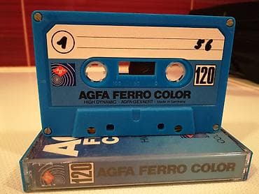 Donji delovi trenerke: Agfa ferro color 120, plava, minimalno ispisana, zupci na mestu, 350 — 2