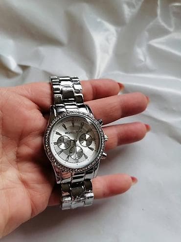 marvin sat: Michael Kors, Female — 6