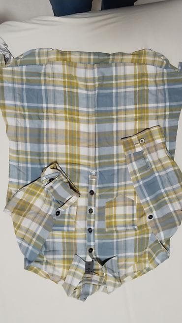 Muška košulja na kockice, dugih rukava, sa klasičnim kragnom i