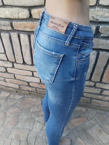 ugg cizmi: Fioretto farmerke – veličina S - Model: skinny/uz telo, srednji struk — 1