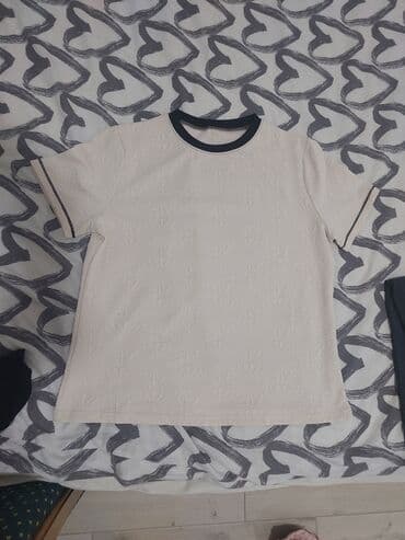 Women's Clothing: Ženska majica, velicina m — 1