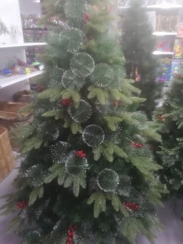 Praznična dekoracija: Jelka gusta sa bobicama Tri vrste grana Cene: Akcija dok traju zalihe — 4