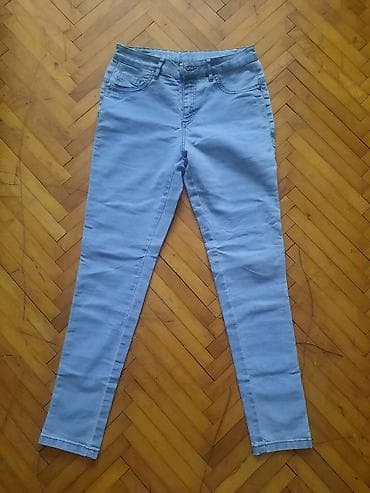 Jako su elastične, iznad zgloba. Prelepo stoje. Nosene su samo jednom