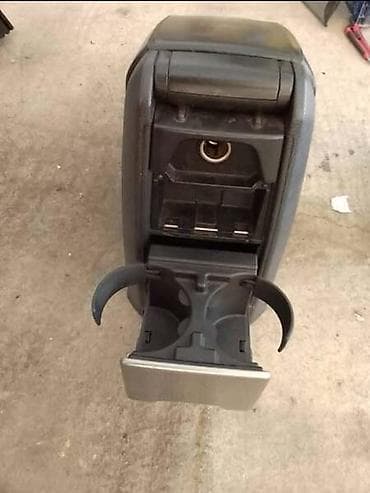 naslon za ruku: NASLON ZA RUKU ZA VOLVO XC90 ZA 2005. GOD — 2