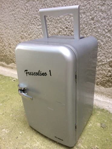 auto kamp prikolice: Frescolina 1 mini frizider 12/220 v Odlican mini frizider — 2