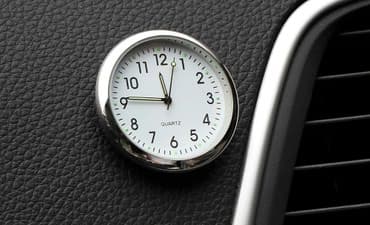 Tuning oprema: Sat za automobil beli - samolepljivo Izuzetno lep dodatak za Vaš — 1