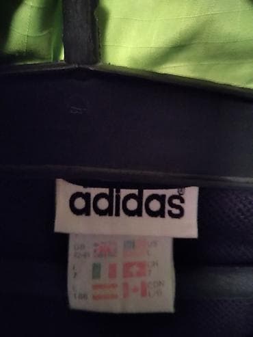 poklon za devojcice: Muška jakna Adidas velicina L,polovna.Dimenzije:duzina 77,sirina — 4
