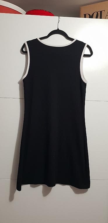 haljina r: Crna bezrukavna haljina Yessica (Dresses kolekcija) u A-kroju — 2