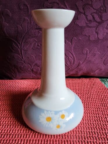svecnjak za slavu: Svecnjak nov porcelanski. Visina. 19cm. Stopa. 11cm. Gornji — 2