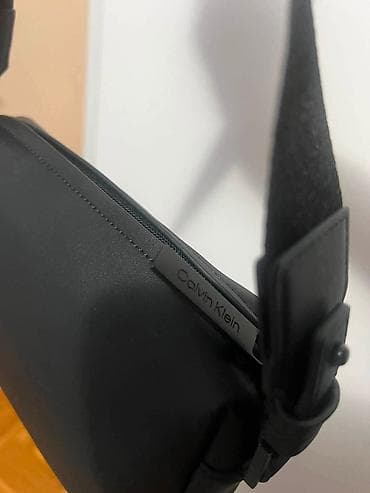 mile polovne stvari kupujem prodajem: Calvin Klein original tasna Nova potpuno, sa delom etikete i unutra — 5