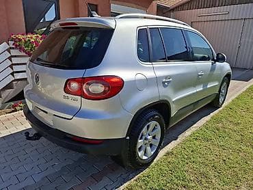 akumulator za tiguana: Volkswagen Tiguan 2.0 TDI, kompaktni SUV u srebrnoj metalik boji, sa — 8