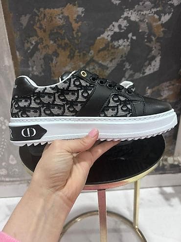 tom tailor torbice zenske: ⚜🌸🤍 𝐍𝐎𝐕𝐀 𝐊𝐎𝐋𝐄𝐊𝐂𝐈𝐉𝐀 🤍🌸⚜ 𝐁𝐫𝐨𝐣𝐞𝐯𝐢: 36 - 40 𝑪𝒆𝒏𝒂: torbice 3200 din — 8