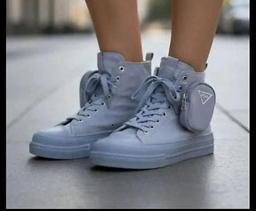 Visoke patike u jednobojnoj, svetlosivoj/bleduplavoj nijansi sa na lalafo.rs Visoke patike u jednobojnoj, svetlosivoj/bleduplavoj nijansi sa